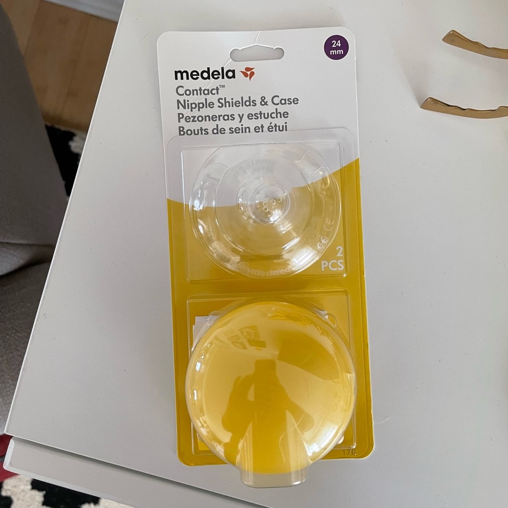 Medela Contact Nipple Shields with case